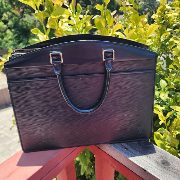 Louis Vuitton Handbags - ✨️Louis Vuitton Black Epi Riveria Purse In Noir Black✨️